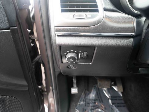 Used 2018 Jeep Grand Cherokee Limited AWD/4WD image 11