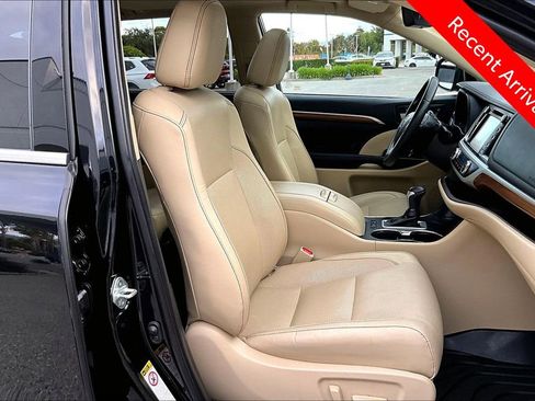 Certified 2019 Toyota Highlander Limited AWD/4WD image 30