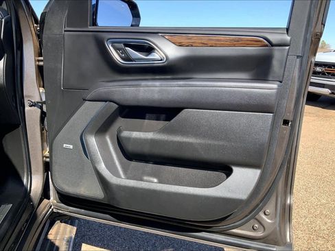 Used 2021 Chevrolet Tahoe Premier w/ Premium Package image 23