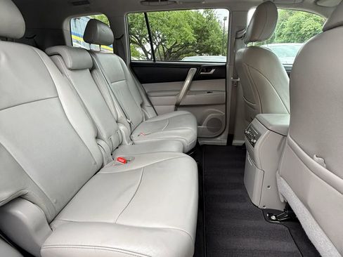 Used 2013 Toyota Highlander SE image 20