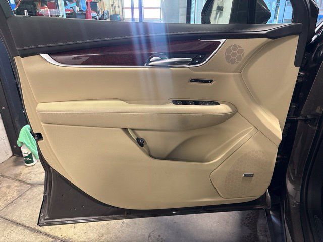 Used 2019 Cadillac XT5 Luxury AWD/4WD image 10