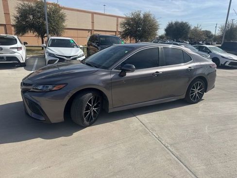 Used 2024 Toyota Camry SE image 7