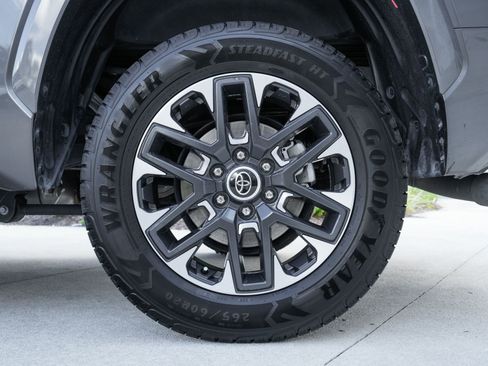 Used 2024 Toyota Tundra Limited image 29