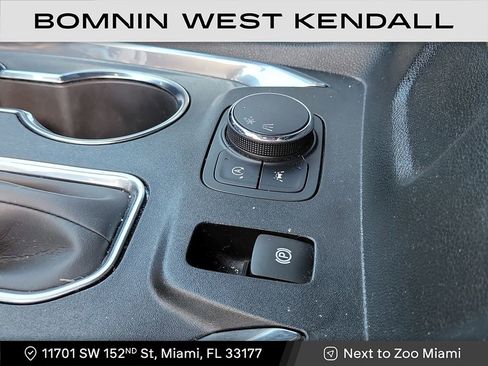 Used 2023 Chevrolet Traverse LS image 22