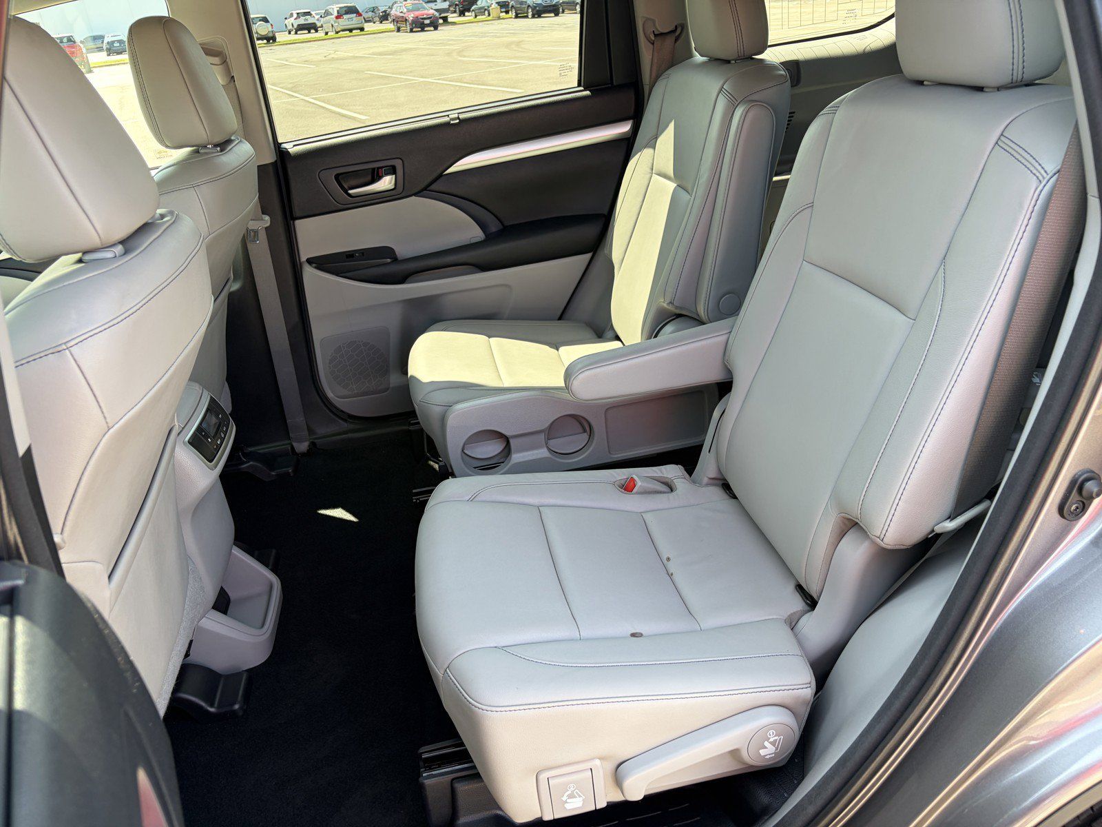 Used 2017 Toyota Highlander XLE AWD/4WD image 9