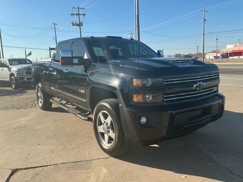 Used 2019 Chevrolet Silverado 2500 LT w/ Custom Sport Edition image 4
