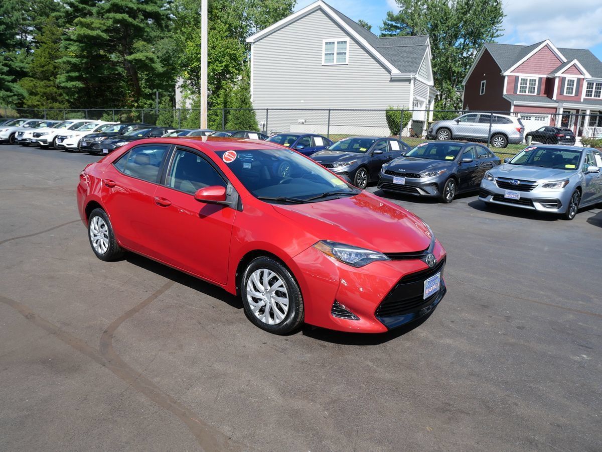 Used 2017 Toyota Corolla LE FWD image 2