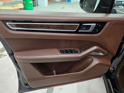 Used 2020 Porsche Cayenne Turbo image 14