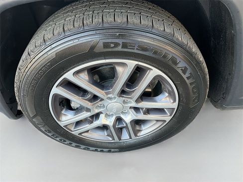 Used 2020 Jeep Compass Latitude image 30