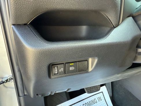 Used 2021 Toyota RAV4 LE image 11