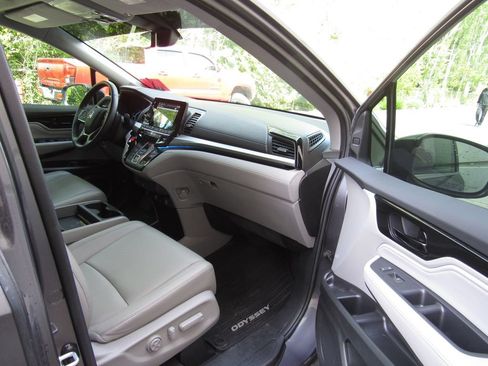 Used 2023 Honda Odyssey Touring image 18