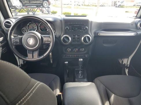 Used 2016 Jeep Wrangler Unlimited Sahara w/ Connectivity Group AWD/4WD image 12