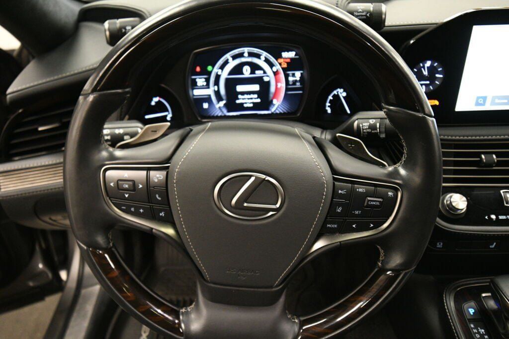 Used 2023 Lexus LS 500 AWD image 13