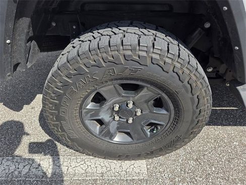 Used 2022 Jeep Gladiator Sport image 7