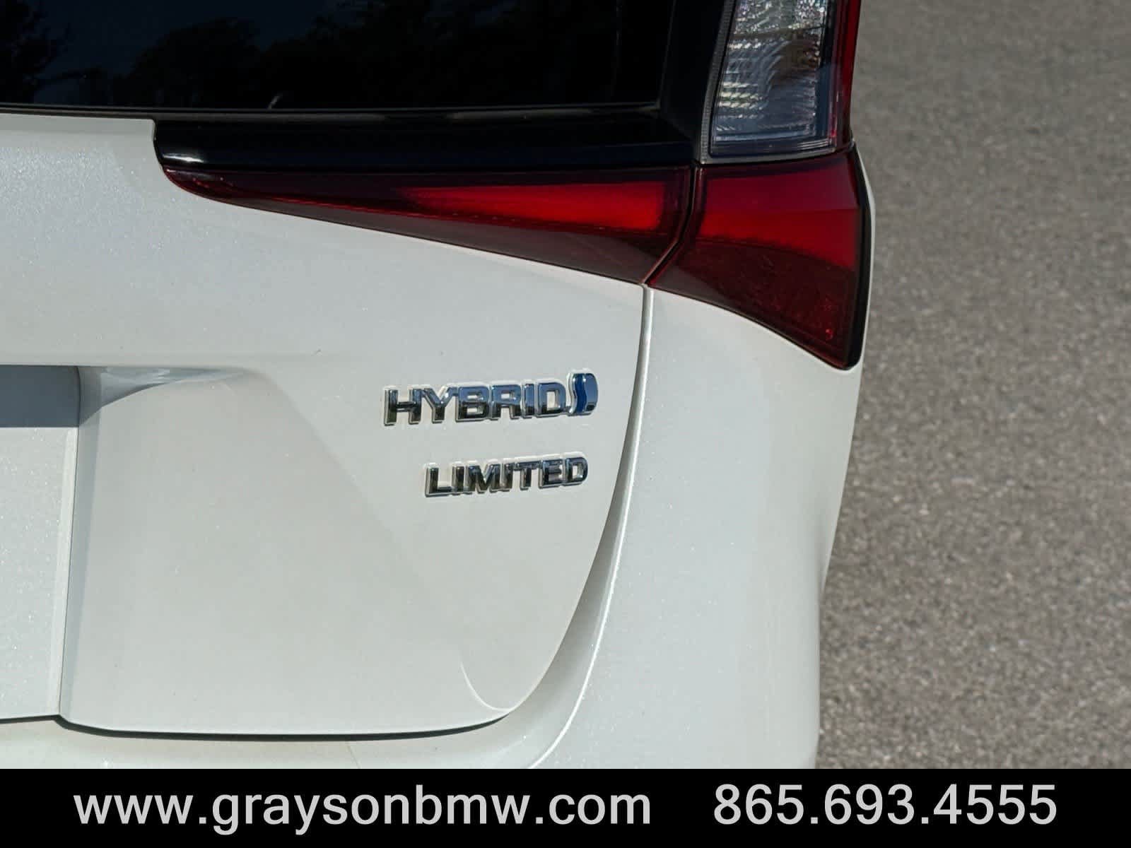 Used 2022 Toyota Prius Limited w/ Premium Convenience Package FWD image 12