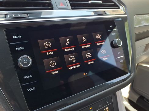 Certified 2023 Volkswagen Tiguan SE R-Line image 30