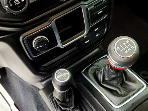 Used 2021 Jeep Gladiator Sport AWD/4WD image 16