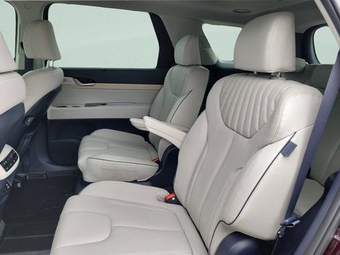 Used 2024 Hyundai Palisade Limited FWD image 11