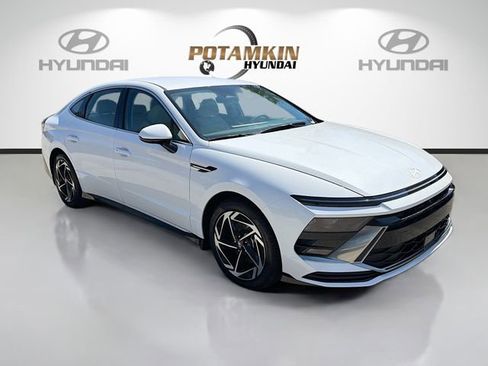 New 2026 Hyundai Sonata SEL FWD image 3