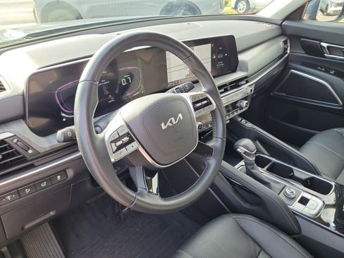 Used 2024 Kia Telluride EX w/ EX Captain's Chair Package FWD image 24