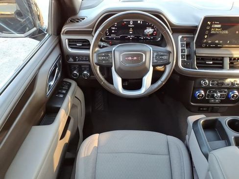 Used 2022 GMC Yukon XL SLE w/ Gmc Pro Safety Plus Package AWD/4WD image 17