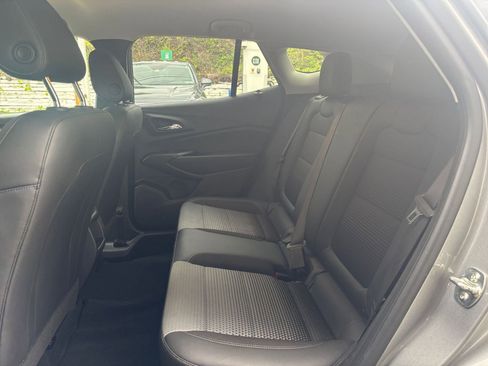 Used 2025 Chevrolet Trax LT FWD image 25