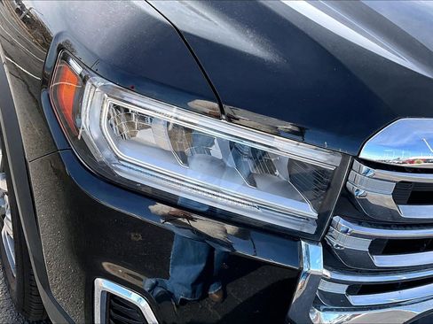 Used 2023 GMC Acadia SLT image 32