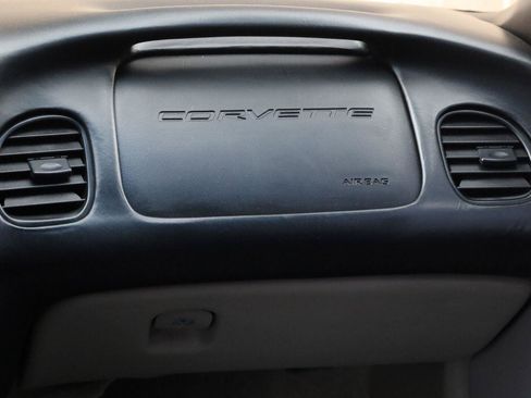 Used 2000 Chevrolet Corvette Coupe w/ Memory Pkg RWD image 37