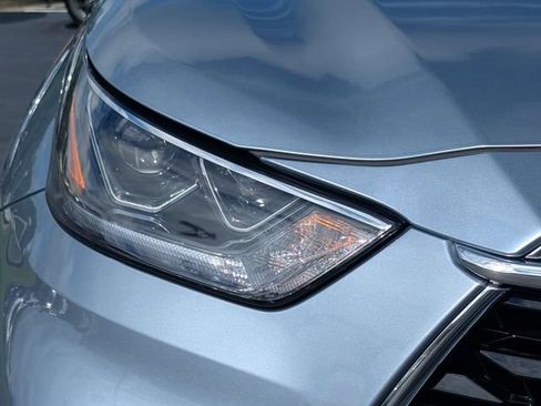 Used 2022 Toyota Highlander Limited FWD image 13