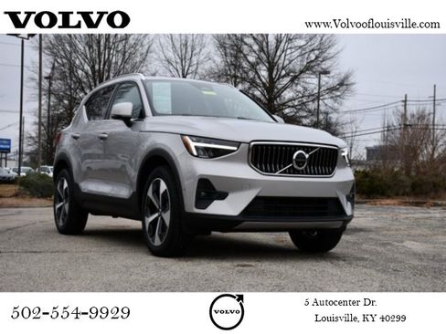Certified 2023 Volvo XC40 B5 Plus w/ Protection Package Premier image 1