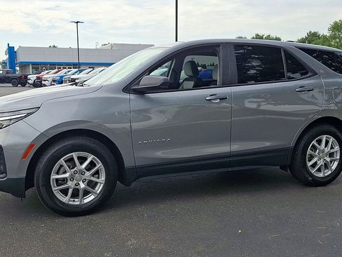 Certified 2024 Chevrolet Equinox LS w/ LS Convenience Package FWD image 7