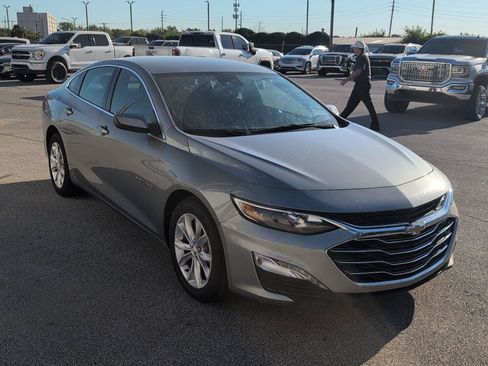 Used 2025 Chevrolet Malibu LT FWD image 2