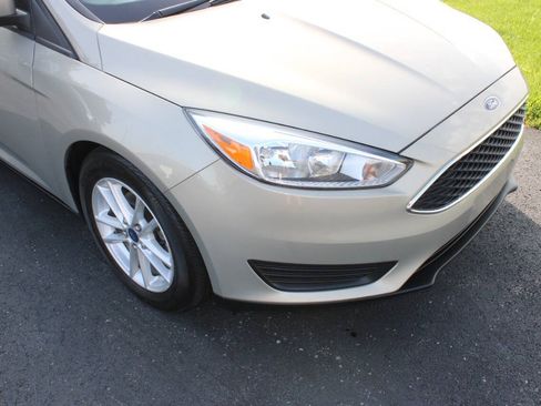 Used 2015 Ford Focus SE FWD image 4