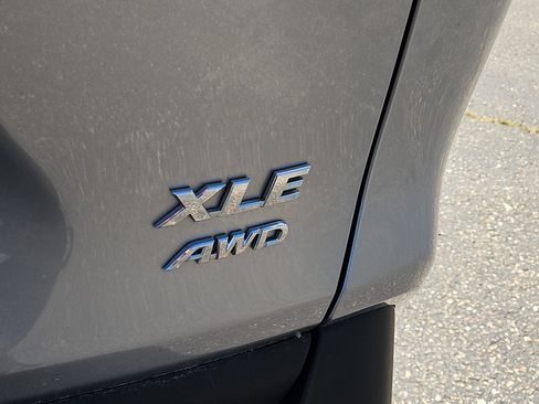 Used 2021 Toyota RAV4 XLE Premium AWD/4WD image 5