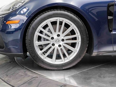 Used 2018 Porsche Panamera image 11
