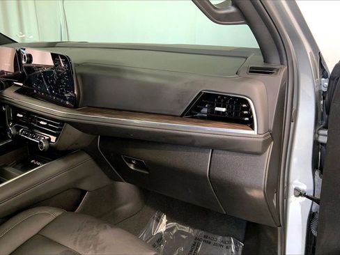 Used 2026 Chevrolet Suburban Z71 w/ Comfort Package AWD/4WD image 16