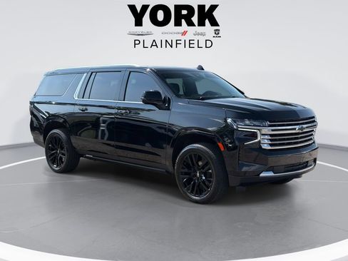 Used 2024 Chevrolet Suburban High Country w/ Advanced Technology Package AWD/4WD image 3