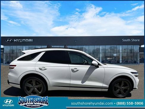 Used 2023 Genesis GV70 2.5T w/ Sport Prestige Package AWD/4WD image 5
