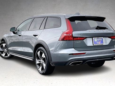 Used 2020 Volvo V60 T5 Cross Country image 4