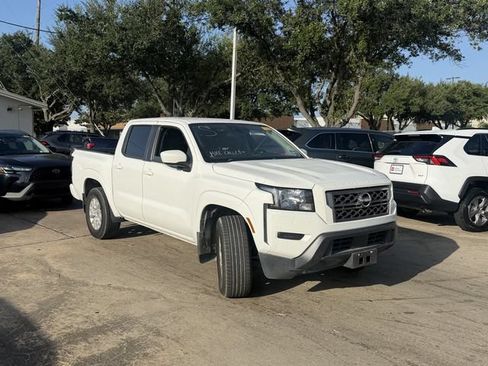Used 2023 Nissan Frontier SV w/ Tow Package RWD image 3