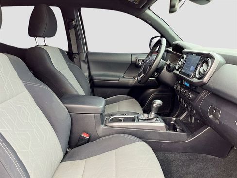 Used 2022 Toyota Tacoma TRD Sport image 26