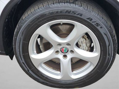 Used 2019 Alfa Romeo Stelvio image 22
