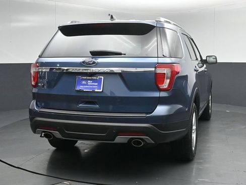 Certified 2018 Ford Explorer XLT FWD image 3