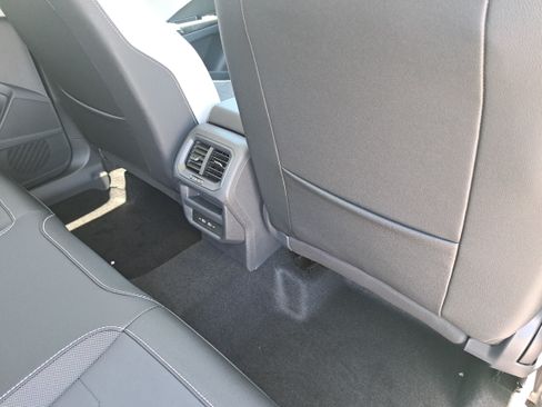 New 2026 Volkswagen Taos SE AWD/4WD image 11