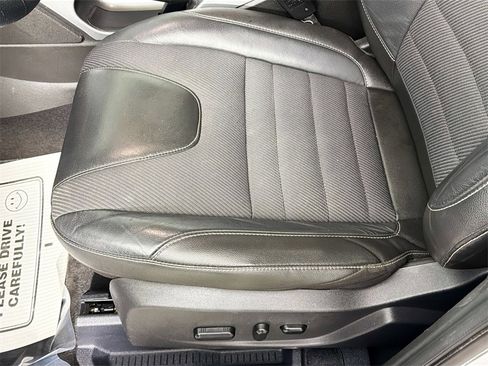 Used 2015 Ford Escape SE w/ SE Chrome Package image 18