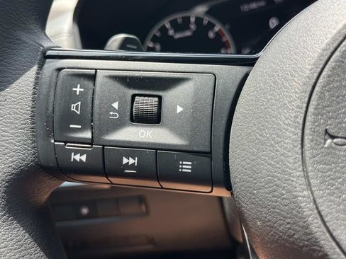 Used 2022 Nissan Rogue SV FWD image 34