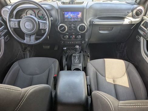 Used 2017 Jeep Wrangler Unlimited Sahara w/ Connectivity Group AWD/4WD image 20