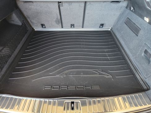 Certified 2025 Porsche Cayenne Coupe image 32