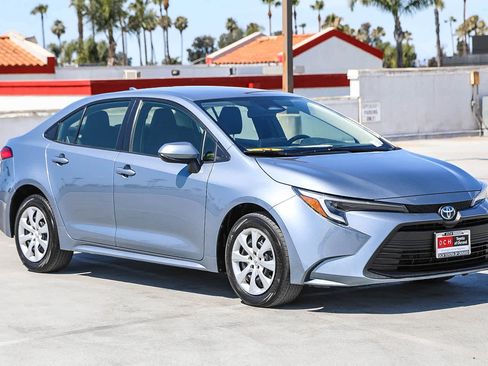 Used 2023 Toyota Corolla LE FWD image 4