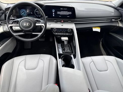 Used 2024 Hyundai Elantra Limited FWD image 4